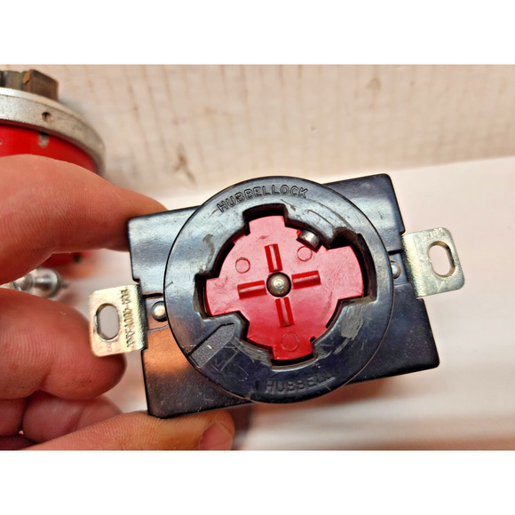 Lot Hubbell HBL20443 Hubbellock Receptacle and plug, 30 amp, 480V, 3 Pole 4 Wire - Picture 3 of 11